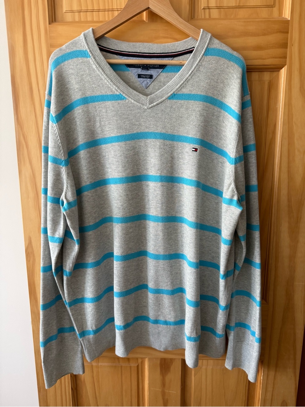 Tommy Hilfiger Light Gray V-Neck Sweater with Turquoise Stripes